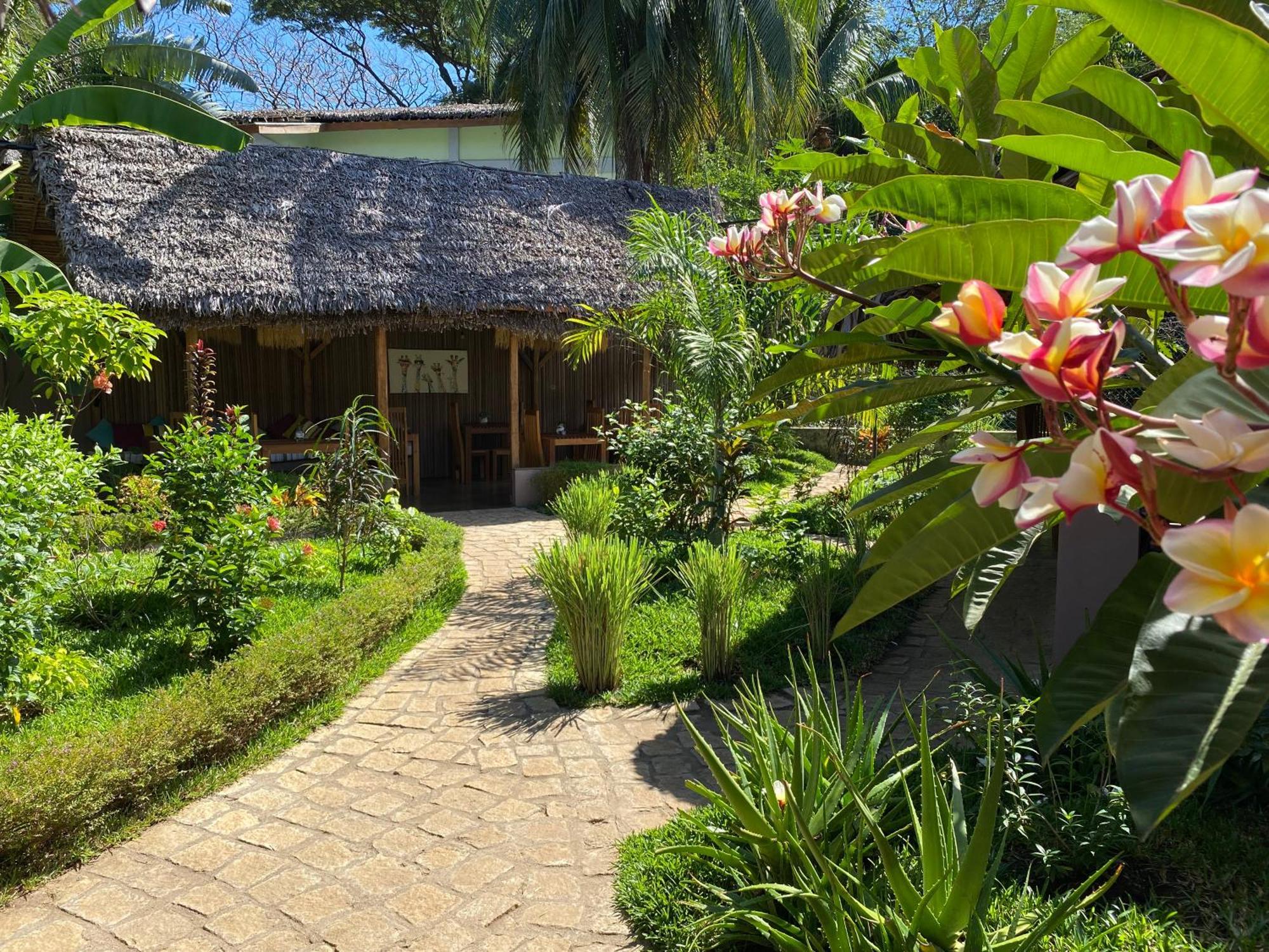La Perle Rare De Nosy Be Hotell Ambatoloaka  Exteriör bild