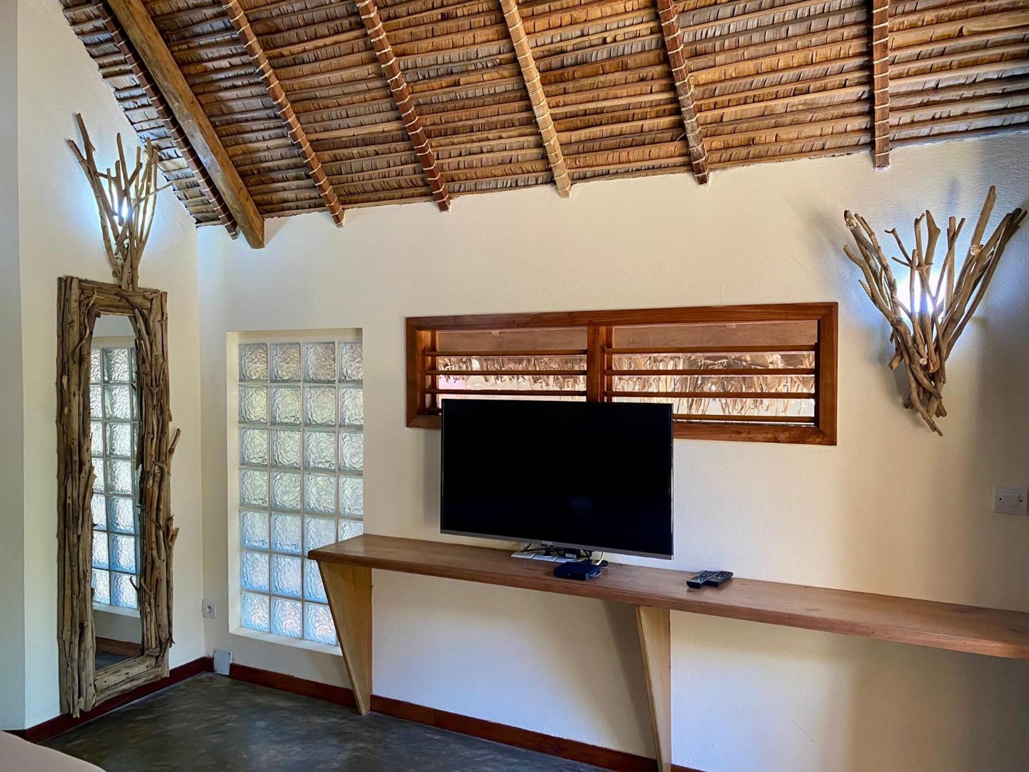 La Perle Rare De Nosy Be Hotell Ambatoloaka  Exteriör bild